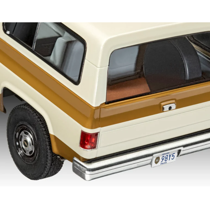 MAQUETA STRANGER THINGS Chevrolet K5 Policia 1:25