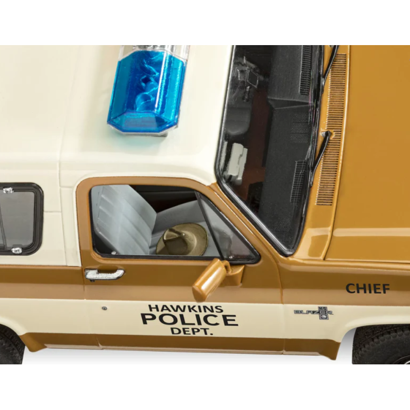 MAQUETA STRANGER THINGS Chevrolet K5 Policia 1:25 (Pintura/Pegamento)