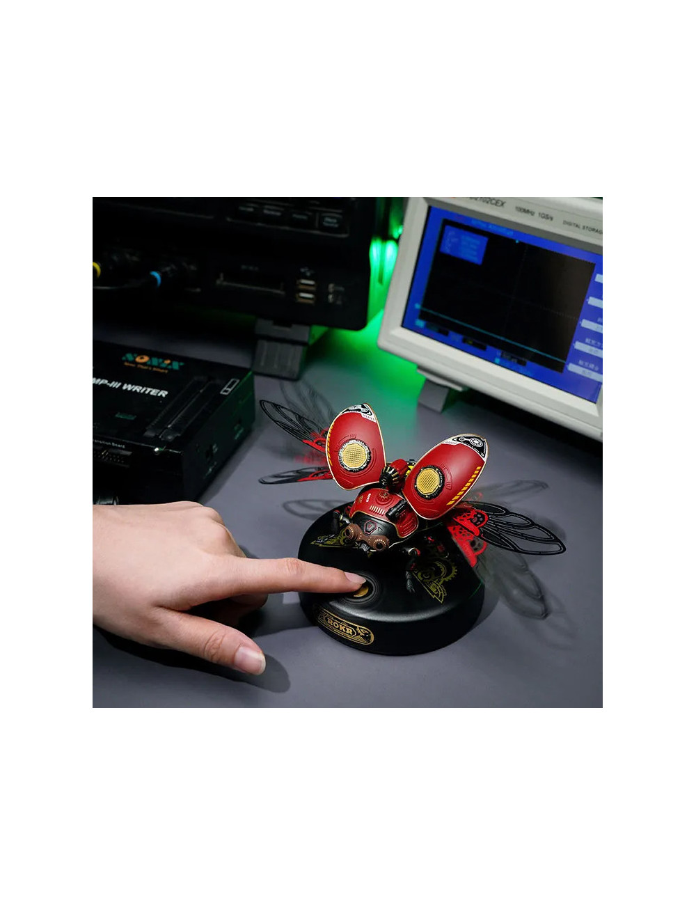 Maqueta 3D Escarabajo Mecánico en Movimiento